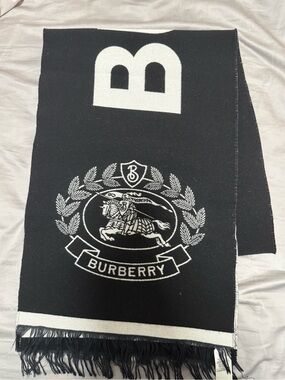 Burberry Black & White Logo wool Scarf